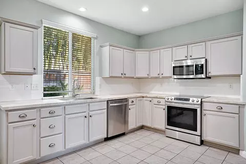 Kitchen - 1801 N Miramar Ln, Clovis, CA 93619 photo 2 of 5