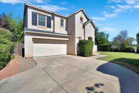 Exterior - 1801 N Miramar Ln, Clovis, CA 93619 photo 4 of 7