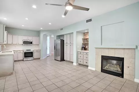 Kitchen - 1801 N Miramar Ln, Clovis, CA 93619 photo 4 of 5