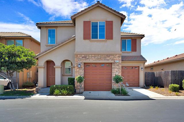 3270 Alps Ln, Clovis, CA 93619
