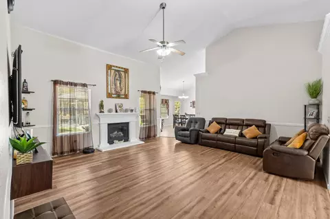 15906 W C St, Kerman, CA 93630 photo 3