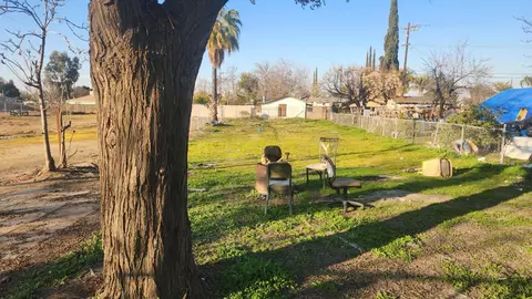 3911 Jensen Ave E, Fresno, CA 93725