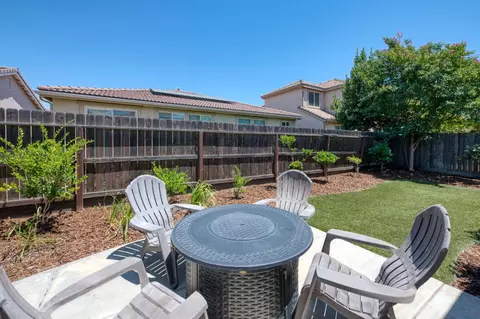 Exterior - 3269 Lahar Ln, Clovis, CA 93619 photo 4 of 10