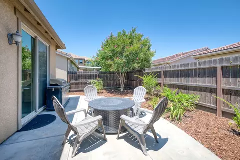 Exterior - 3269 Lahar Ln, Clovis, CA 93619 photo 8 of 10