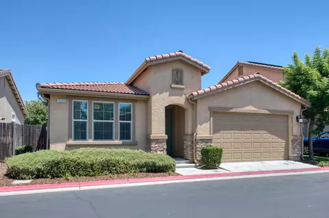 Exterior - 3269 Lahar Ln, Clovis, CA 93619 photo 3 of 10