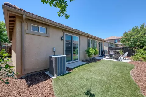 Exterior - 3269 Lahar Ln, Clovis, CA 93619 photo 7 of 10