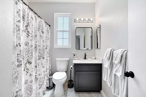 Bath - 149 Dalton, Sanger, CA 93657 photo 1 of 4