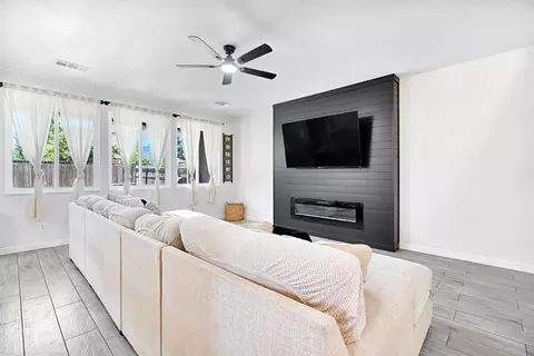 Living - 149 Dalton, Sanger, CA 93657 photo 4 of 4