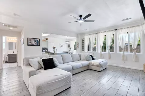 Living - 149 Dalton, Sanger, CA 93657 photo 3 of 4