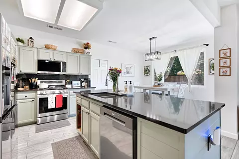 Kitchen - 149 Dalton, Sanger, CA 93657 photo 2 of 5