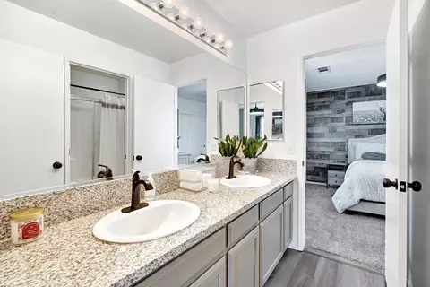 Bath - 149 Dalton, Sanger, CA 93657 photo 3 of 4