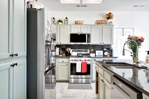 Kitchen - 149 Dalton, Sanger, CA 93657 photo 3 of 5