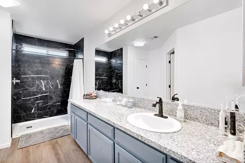 Bath - 149 Dalton, Sanger, CA 93657 photo 2 of 4