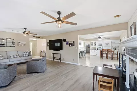936 E Nebraska Ave, Dinuba, CA 93618 photo 7