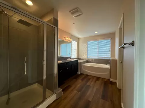 Bath - 3364 Amanecer Ave, Clovis, CA 93619 photo 1 of 1