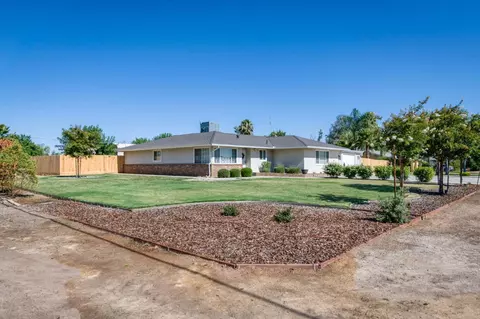 Exterior - 18014 Daley Rd, Madera, CA 93638 photo 2 of 18