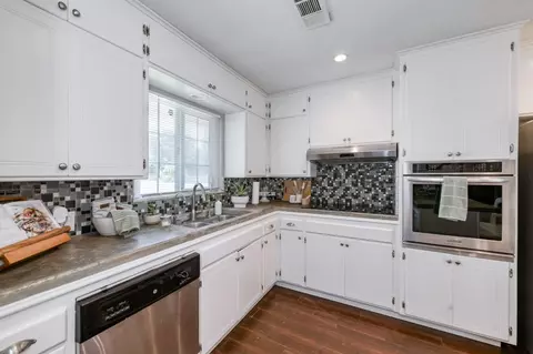 Kitchen - 18014 Daley Rd, Madera, CA 93638 photo 3 of 4