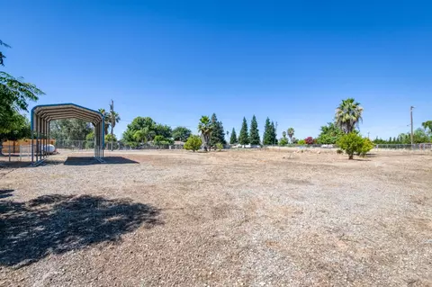 Exterior - 18014 Daley Rd, Madera, CA 93638 photo 15 of 18