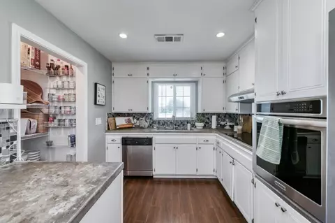 Kitchen - 18014 Daley Rd, Madera, CA 93638 photo 2 of 4