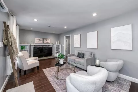 Living - 18014 Daley Rd, Madera, CA 93638 photo 4 of 5