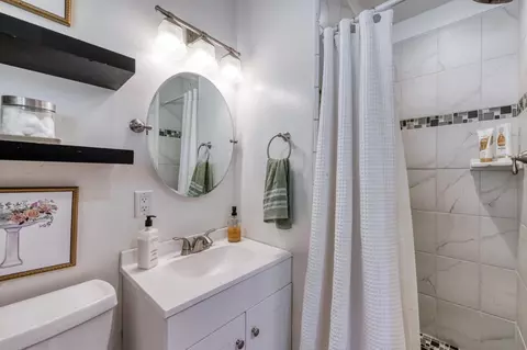 Bath - 18014 Daley Rd, Madera, CA 93638 photo 2 of 2