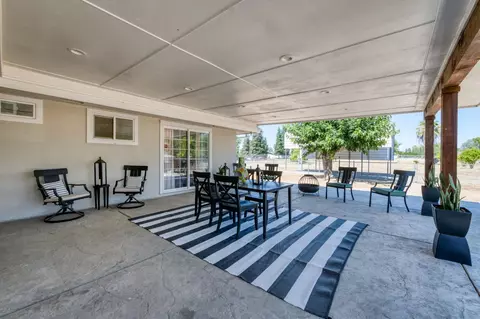 Exterior - 18014 Daley Rd, Madera, CA 93638 photo 11 of 18