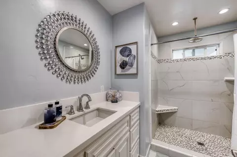Bath - 18014 Daley Rd, Madera, CA 93638 photo 1 of 2
