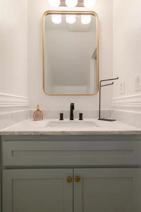 Bath - 3637 Utah Ln, Clovis, CA 93619 photo 1 of 4