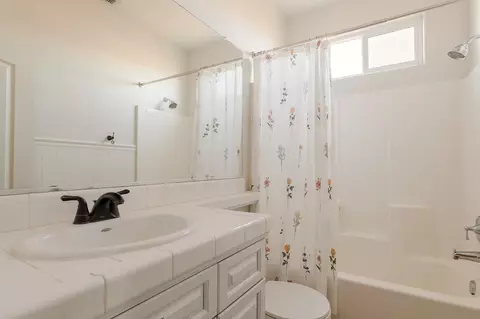 Bath - 3637 Utah Ln, Clovis, CA 93619 photo 4 of 4