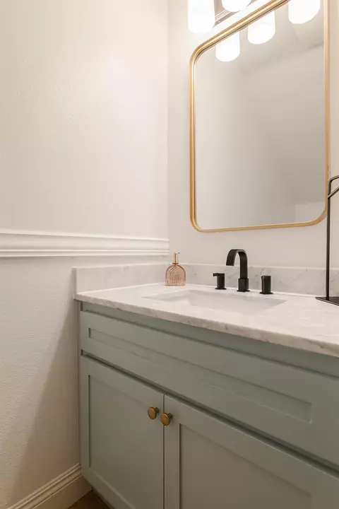 Bath - 3637 Utah Ln, Clovis, CA 93619 photo 2 of 4