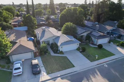1021 12th Ave, Kingsburg, CA 93631