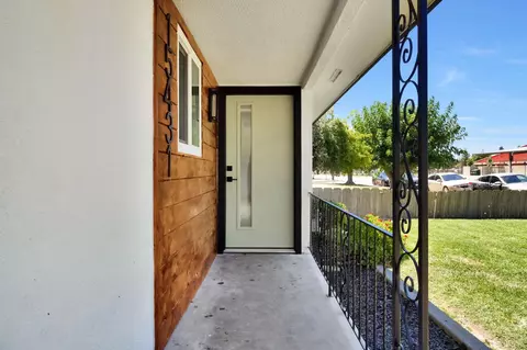 15431 W E St, Kerman, CA 93630 photo 5