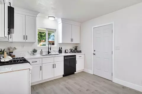 15431 W E St, Kerman, CA 93630 photo 10