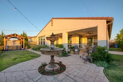 Exterior - 501 Overstone Ave, Madera, CA 93636 photo 9 of 28