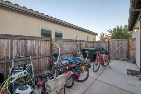 Exterior - 501 Overstone Ave, Madera, CA 93636 photo 13 of 28