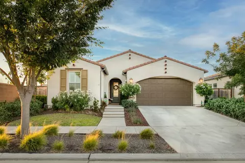501 Overstone Ave, Madera, CA 93636