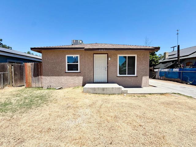 2421 E Clay Ave, Fresno, CA 93701