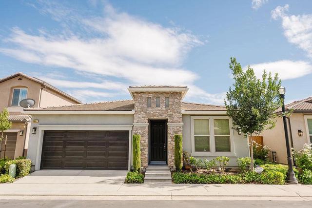 1407 E Via Azzurra Way, Fresno, CA 93730