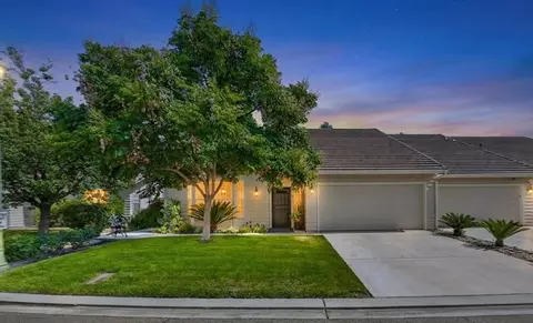 337 Village Dr, Dinuba, CA 93618 photo 1