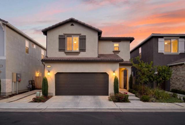 1426 E Via Dorata Way, Fresno, CA 93730