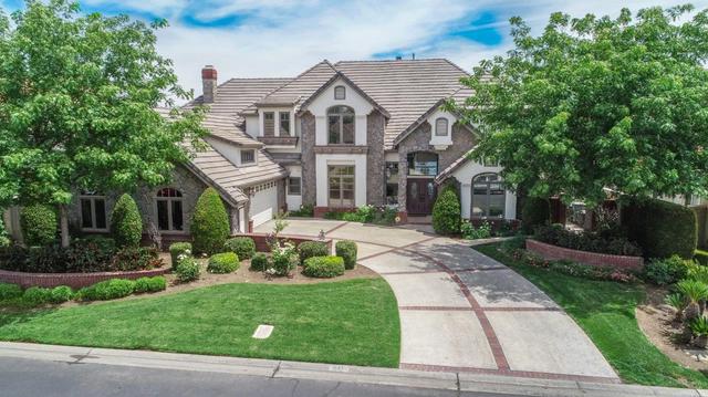 541 E Chesapeake Cir, Fresno, CA 93720