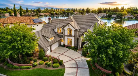 541 E Chesapeake Cir, Fresno, CA 93720