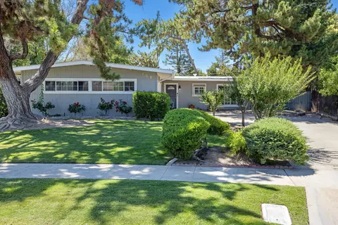 746 W Acacia Ave W, Fresno, CA 93705