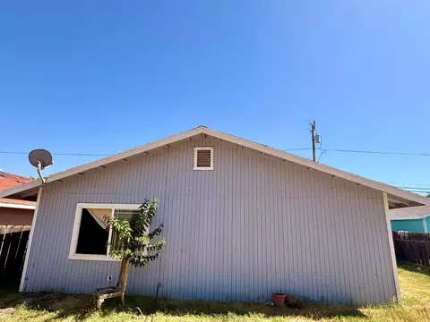 545 E Valley St, Coalinga, CA 93210 photo 2