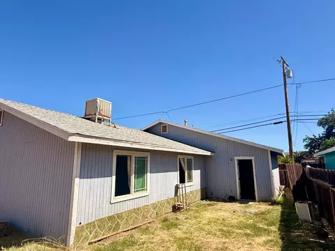 545 E Valley St, Coalinga, CA 93210 photo 3