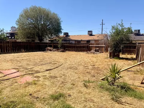 545 E Valley St, Coalinga, CA 93210 photo 4