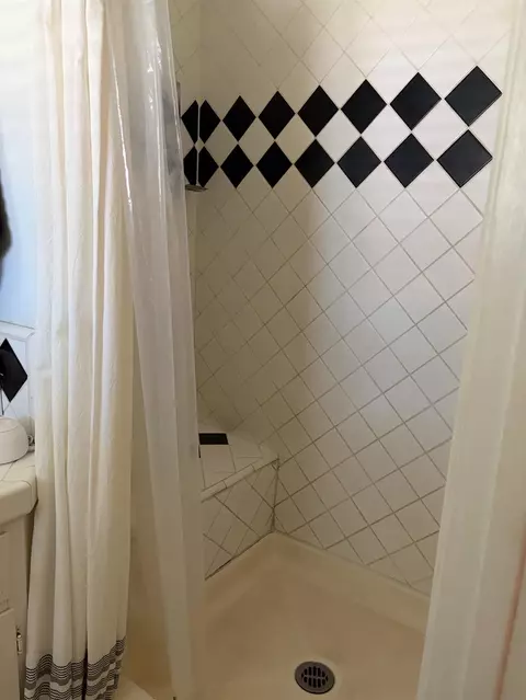 Bath - 168 W Indianapolis Ave, Clovis, CA 93612 photo 3 of 3