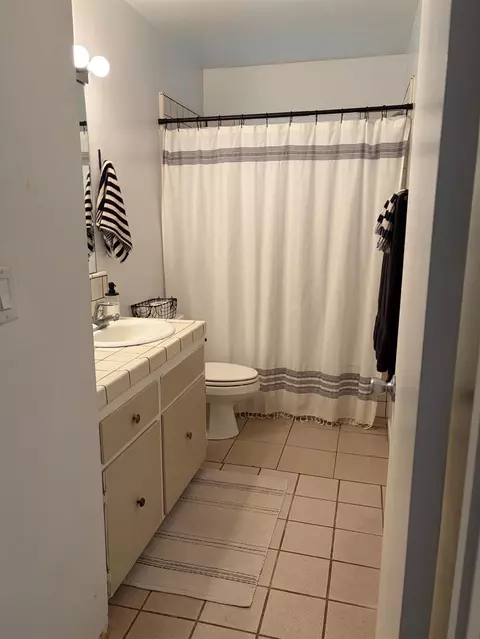 Bath - 168 W Indianapolis Ave, Clovis, CA 93612 photo 1 of 3