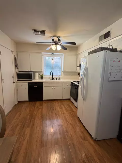 Kitchen - 168 W Indianapolis Ave, Clovis, CA 93612 photo 2 of 2