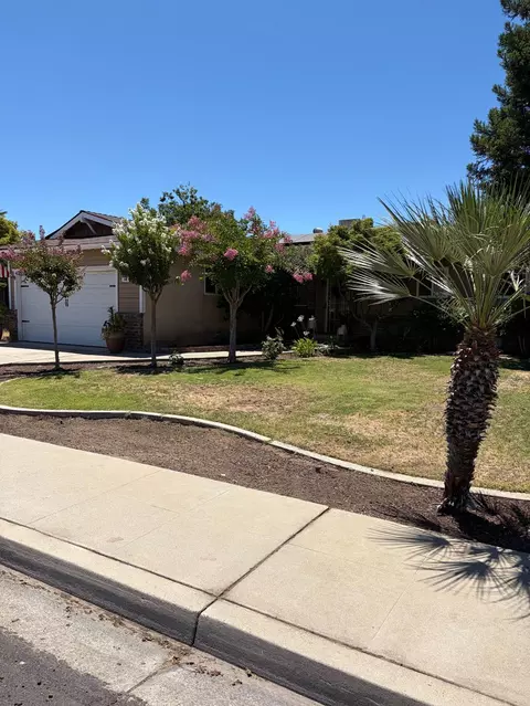 Exterior - 168 W Indianapolis Ave, Clovis, CA 93612 photo 2 of 6